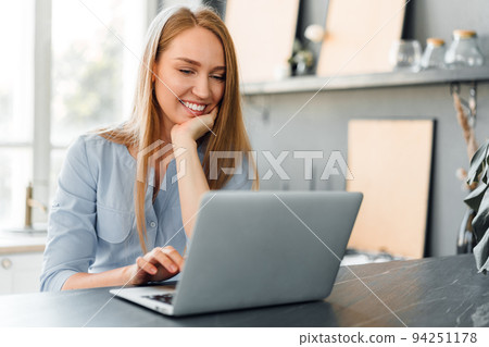 Young female entrepreneur working on a laptop at home 94251178