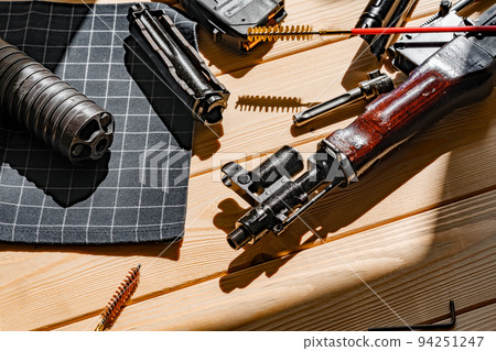 Gunsmith's working table for gun cleaning and maintaining 94251247