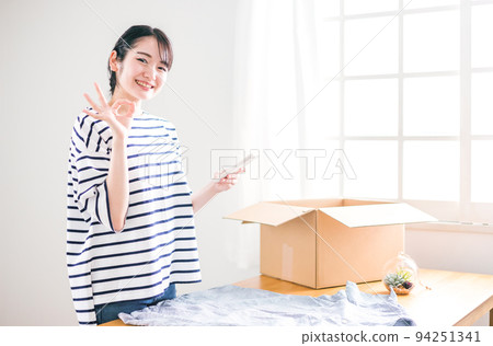 Women selling clothes on flea market apps 94251341