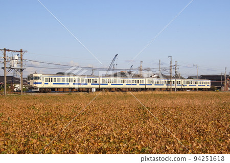 Kagoshima Main Line 415 series going through the soybean fields of Miyama City (Fukuma ⇔ Kumamoto) 94251618