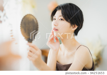 Short hair woman beauty image trouble 94251653