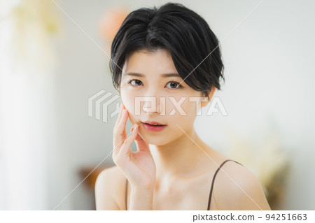Short hair woman beauty image trouble Short hair woman beauty image trouble 94251663