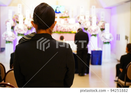 Ceremony lady 94251882