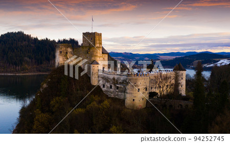 Nedzica castle near Chorshtynskoe reservoir at twilight 94252745