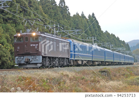 信越本線Nihongi - Sekiyama JR East EF64-37（高崎）+ Series 14（Ogu）北陸回程 94253713