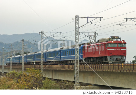 北陸本線青海糸魚川JR東EF81-148（長岡）+系列14（小宮）北陸回程 94253715