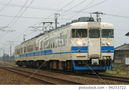 北陸本線森本～椿JR West 413系列B02編隊(金澤) 94253722
