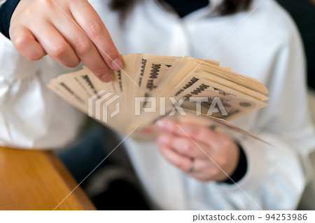 錢 現金 女生 94253986