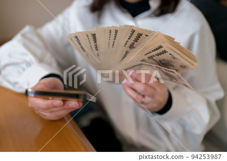 錢 現金 女生 94253987