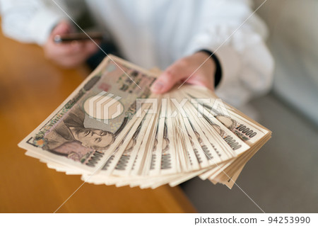 錢 現金 女生 94253990