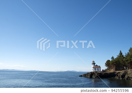 藍天和海灘燈塔風景 藍天和海灘燈塔風景 94255596