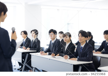 Seminar Young men and women in suits 94255968