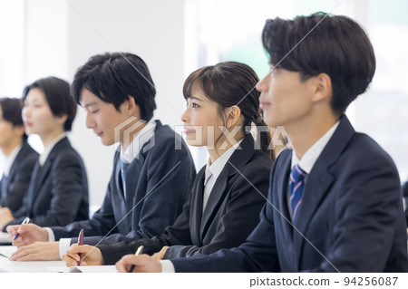 Seminar Young men and women in suits 94256087