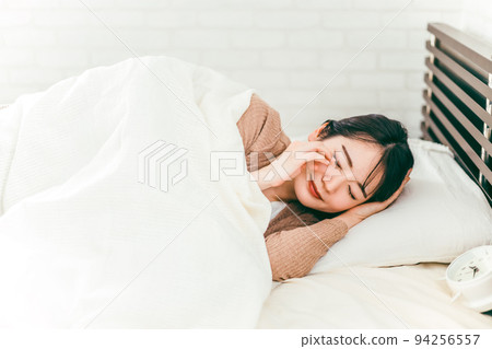 早上不善於起床的女性（低血壓、困倦） 94256557