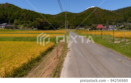 Autumn clear mountain village scenery Amano, Katsuragi-cho, Ito-gun, Wakayama Prefecture Autumn clear mountain village scenery Amano, Katsuragi-cho, Ito-gun, Wakayama Prefecture 94256980