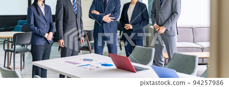 A wide range of business groups to line up 94257986