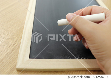 draw on the blackboard draw on the blackboard 94258205