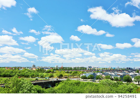 藍天的街道 94258491