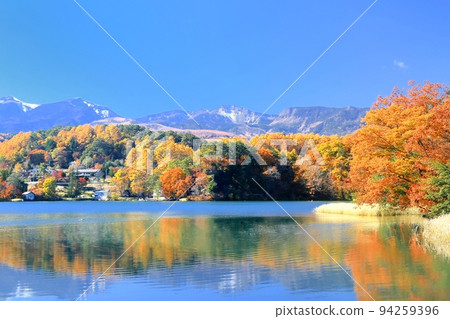 Autumn leaves of Matsubara Lake Autumn leaves of Matsubara Lake 94259396