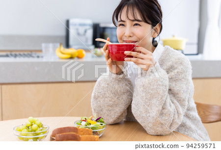 Female lifestyle diet 94259571