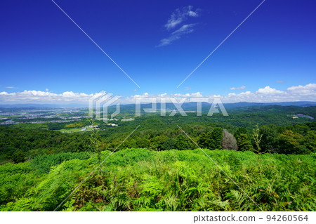 A wide-angle view from the summit of Mt. Wakakusa in sunny early autumn (Kamo, Kizugawa City) 94260564