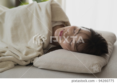 Woman sleeping in bed / sleep Woman sleeping in bed / sleep 94260775