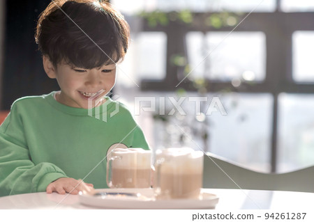 兒童生活方式冬季男孩健康 兒童生活方式冬季男孩健康 94261287