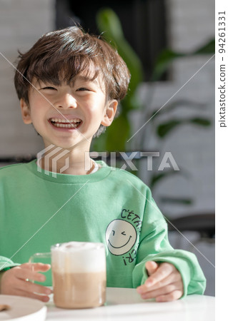 兒童生活方式冬季男孩健康 兒童生活方式冬季男孩健康 94261331