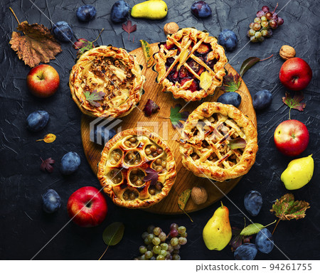 Assortment of autumn fruit pie 94261755