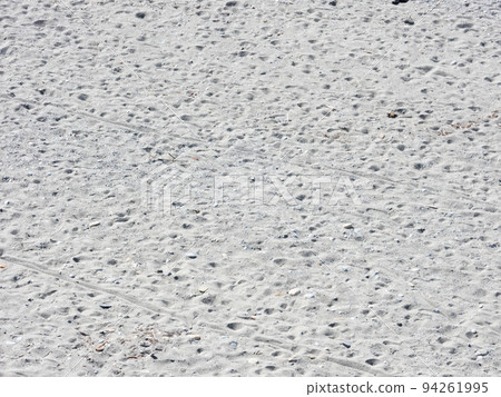 Grey sand with footprints on a mediterranean beach 94261995