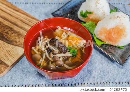 蘑菇湯鱈魚子飯糰 94262770