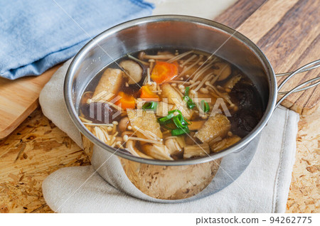 戶外做的蘑菇湯 94262775