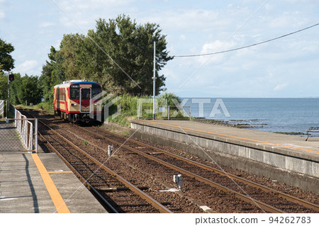 一個可以看到海景的車站,也成為了商業場所(島原鐵道近江東站和火車)照片資料 5 一個可以看到海景的車站,也成為了商業場所(島原鐵道近江東站和火車)照片資料 5 94262783