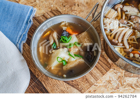 在戶外製作的蘑菇佐尼 在戶外製作的蘑菇佐尼 94262784