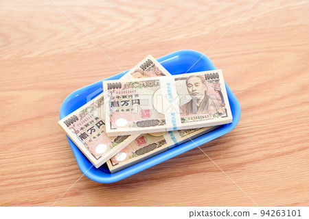 Carton, three million yen wads in a cash tray Japanese yen 94263101