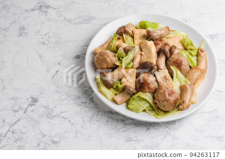 蠔煎丸子捲心菜 蠔煎丸子捲心菜 94263117