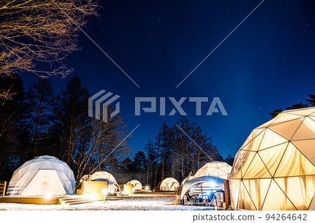Night glamping landscape and winter starry sky 94264642