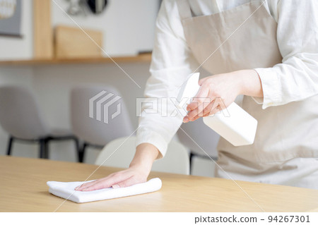 Women who wipe clean Women who wipe clean 94267301