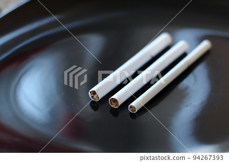 Super slims, slims and king size cigarette closeup isolated 94267393