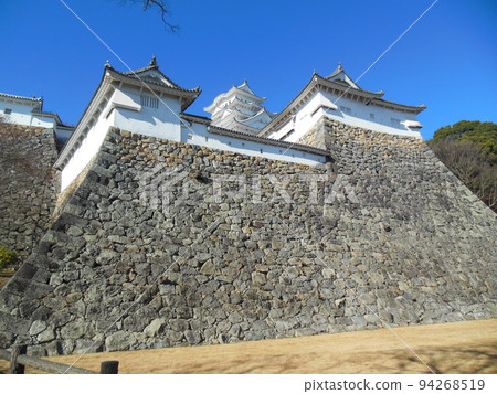 The pure white Himeji Castle right after the 2015 "Great Heisei Repair" 94268519