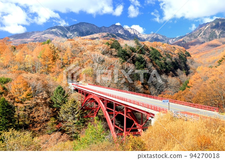 Autumn leaves of Higashizawa Valley and Mt. Yatsugatake 94270018