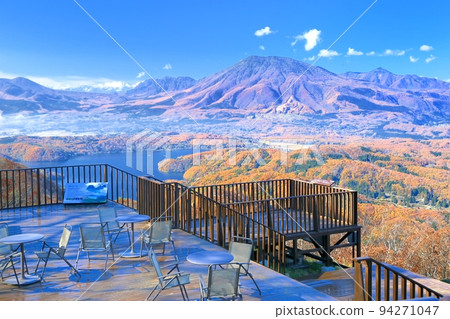 Lake Nojiri and the five peaks of Hokushin seen from Mt. Madarao 94271047