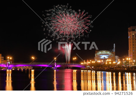 Kushiro City, Hokkaido Kushiro Tairyo Donpaku Fireworks that color the night sky Kushiro City, Hokkaido Kushiro Tairyo Donpaku Fireworks that color the night sky 94271526