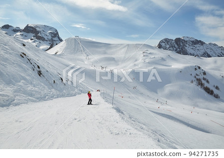 Skiing slopes in the Alps 94271735