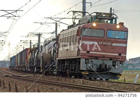 北陸本線三河~加賀笠間JR貨運EF81-123(富山) 北陸本線三河~加賀笠間JR貨運EF81-123(富山) 94271756