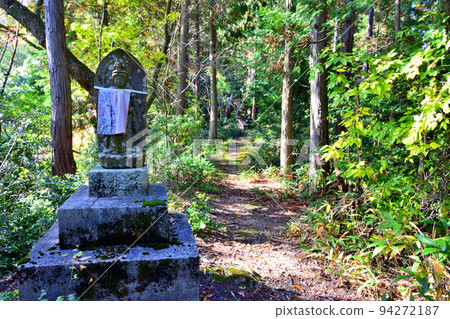 近江縣橫山城的大院和景觀,俯瞰小谷城和伊吹山 近江縣橫山城的大院和景觀,俯瞰小谷城和伊吹山 94272187