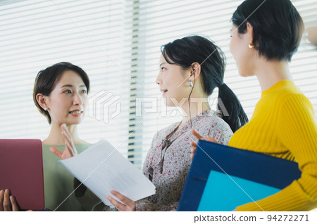 Business image Female 94272271