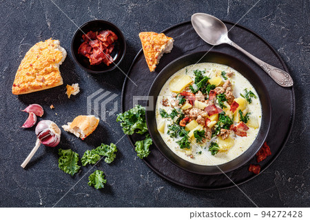 Zuppa Toscana,Tuscan Soup in black bowl, top view Zuppa Toscana,Tuscan Soup in black bowl, top view 94272428