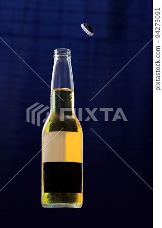 beer bottle and crown 94273091