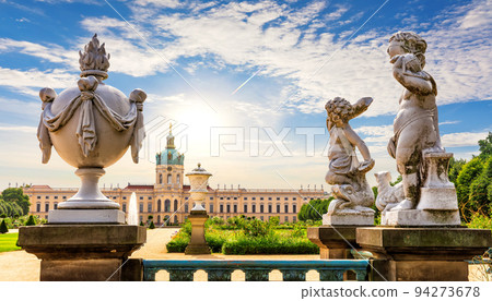 Barocco statues in the yard of Charlottenburg Palace, Berlin, Germany 94273678